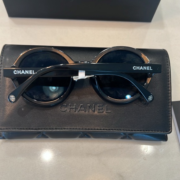 Chanel polarized sunglasses - Picture 5 of 6